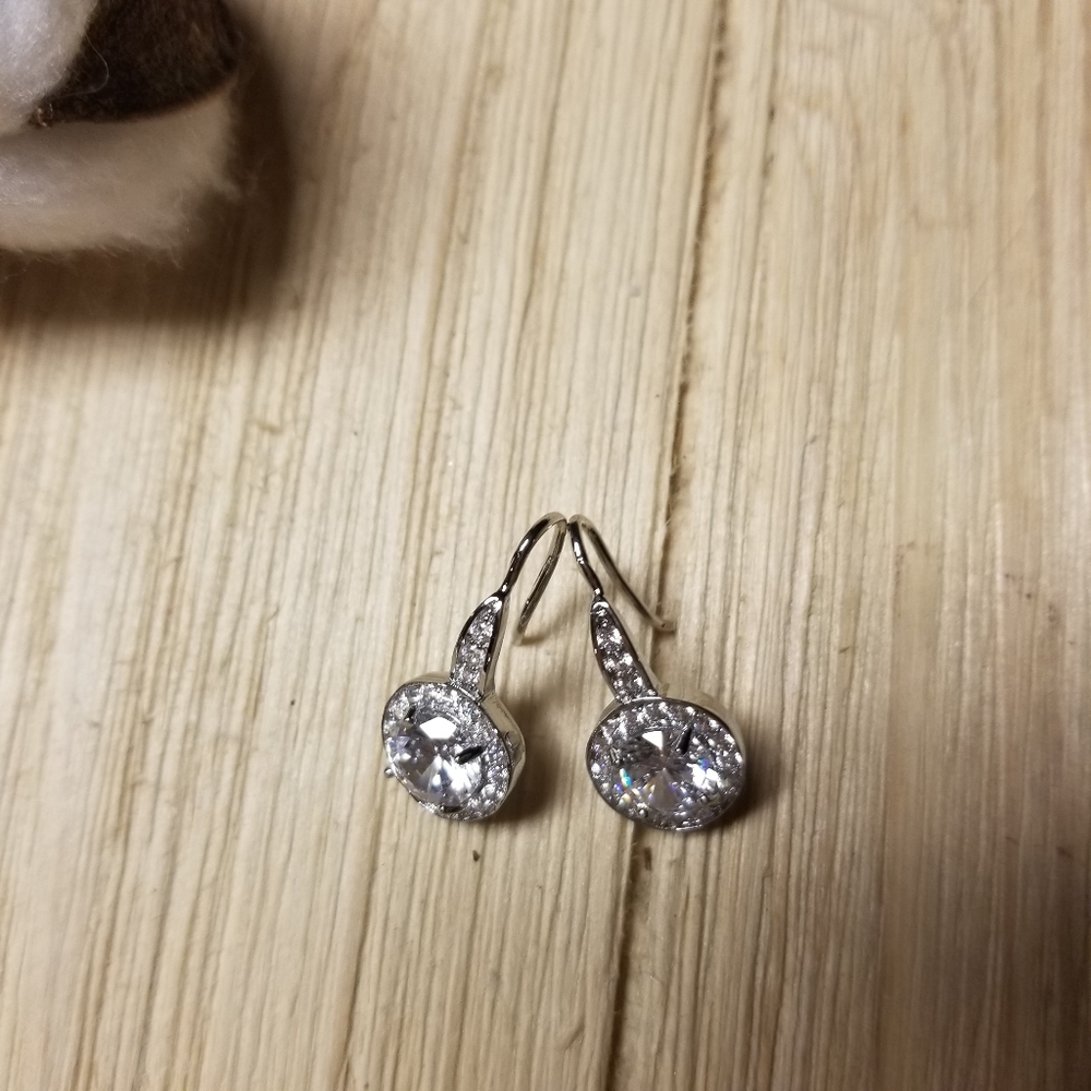 Beautiful SILVER plated CZ Dangle earrings - Picture 11 of 14